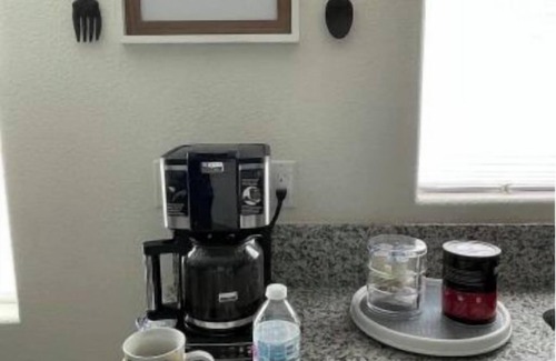 Bullhead City House | Wonderful 2 BR 2 bath home- Pool & Jacuzzi access