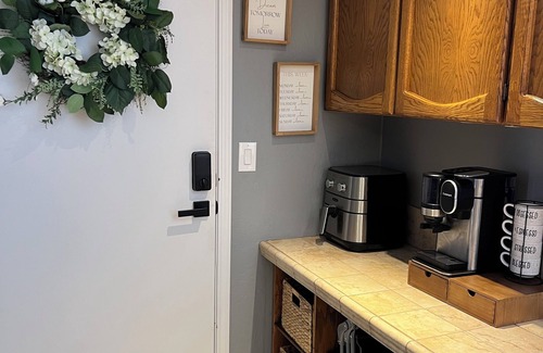 Medford House | Wonderful 3-bedroom house in terrific East Medford location on a cul-de-sac