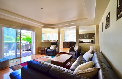 Kennydale House | Wonderful 4-bdrm, 2.5 bath home in Renton,15 min to Seattle,2 min to Coulon Park