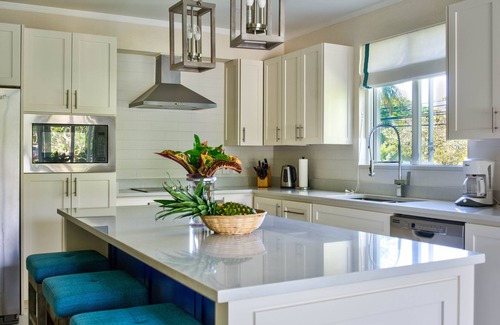 Gibbs Bay House | Wonderful 4 bedroom holiday house with private pool near the beach