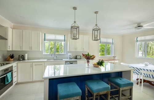 Gibbs Bay House | Wonderful 4 bedroom holiday house with private pool near the beach