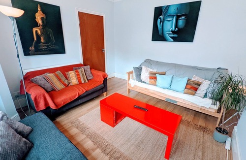 Harringay House | Wonderful 6 king bed 2.5 bath Victorian home with character in central London