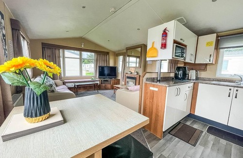 Clacton-on-Sea House | Wonderful 8 berth caravan at Valley Farm nearby Clacton-on-Sea ref 46396V