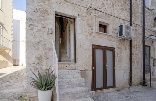 Conversano Apartment | Wonderful apartment of about 40 sqm, able to accommodate up to 4 people, located on the first and second floor of a building (NO elevator - several internal and external steps to climb).The property is located in Conversano, in the province of Bari, know