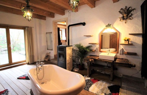 Neustift bei Gussing House | Wonderful private villa for 5 guests with WIFI, TV, terrace, pets allowed and parking