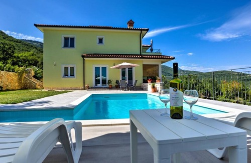 Brsec Apartment | Wonderful Brsec Apartments with Sea View and Shared Pool - Standard One Bedroom Apartment