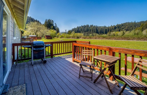 Orick Cabin | Wonderful Cabin Near the Coast with Free WiFi & Gas Grill - Perfect for Families