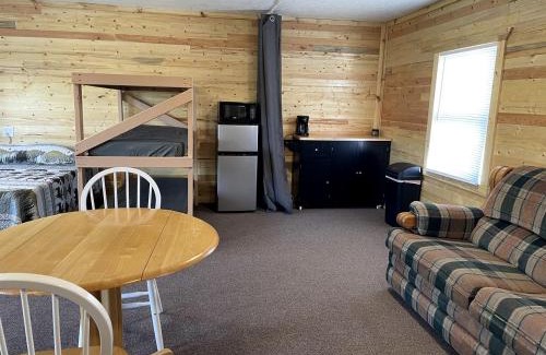 Moscow House | Wonderful Cabin that Sleeps 12 near the Cedar River in Letts, Iowa