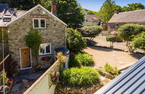 Haverfordwest Cottage | Wonderful holiday cottage, peaceful location with indoor heated swimming pool