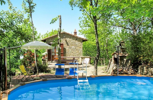 Cortona House | Wonderful private villa for 4 people with private pool, TV, patio and pets allowed