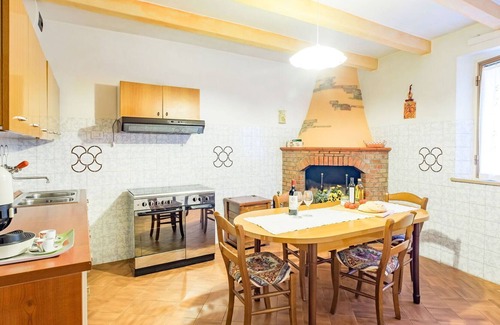 Foiano della Chiana House | Wonderful private villa with WIFI, A/C, hot tub, private pool, TV, patio, pets allowed and parking