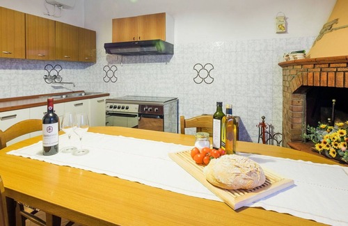 Foiano della Chiana House | Wonderful private villa with WIFI, A/C, hot tub, private pool, TV, patio, pets allowed and parking