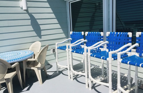 Southport House | Wonderful location! Walk out to your deck-feet are in sand! View is remarkable!