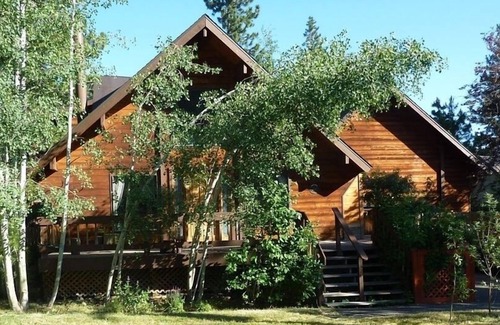 Truckee Cabin | Wonderful Mountain Cabin at a Great Price! Sleeps 9