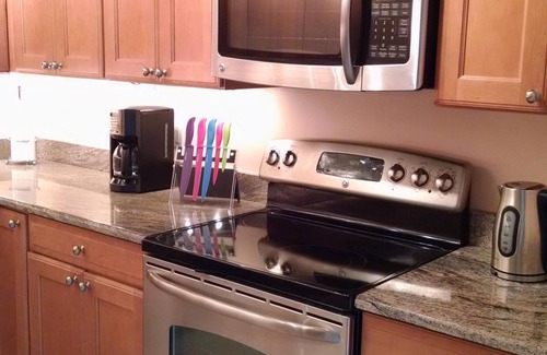 Central Naples Condo | Wonderful Naples, 2 Bed 2 Bath Condo, Close To Beaches, Retail And Restaurants