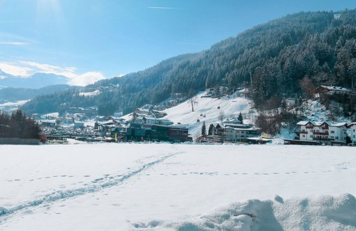 Kaltenbach House | Wonderful private villa for 6 guests with WIFI, TV, terrace and parking