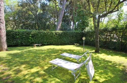 Poveromo Villa | Wonderful private villa with A/C, WIFI, TV, veranda and pets allowed, close to Forte Dei Marmi