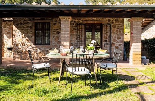 La Pesta House | Wonderful private villa for 4 guests with WIFI, A/C, private pool, TV, patio and pets allowed