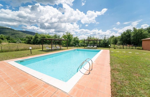 Terranuova Bracciolini Villa | Wonderful private villa with WIFI, private pool, TV, pets allowed, panoramic view and parking