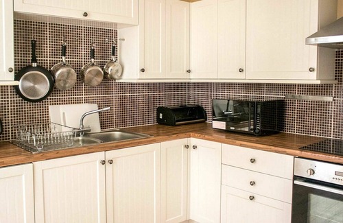 Breakish House | Wonderful private villa for 6 people with WIFI, TV, patio, pets allowed and parking