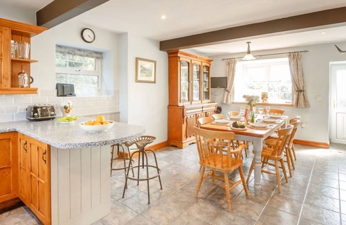 Criccieth Villa | Wonderful private villa for 6 people with TV, patio, panoramic view and parking