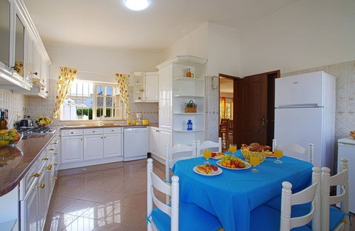 Mem Moniz House | Wonderful private villa for 6 guests with WIFI, private pool, A/C, TV and terrace