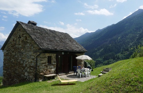 Acquarossa House | Wonderful private villa for 6 people with WIFI, TV, patio and pets allowed