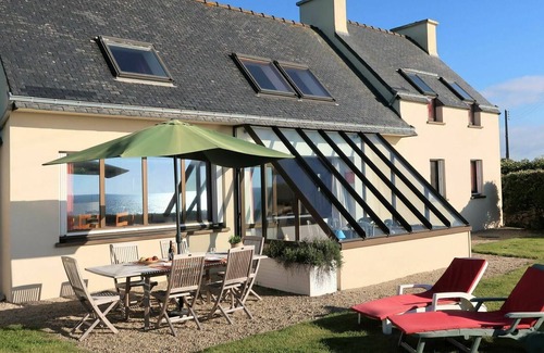 Berven House | Wonderful private villa for 6 guests with WIFI, TV, terrace and parking