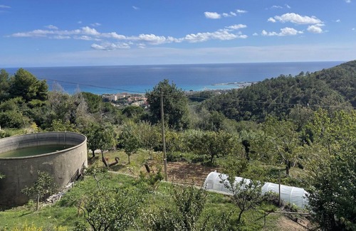 Ranzi House | Wonderful private villa for 4 people with WIFI, TV, patio, pets allowed and panoramic view