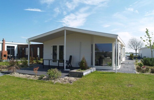 IJhorst House | Wonderful private villa for 6 guests with WIFI, pool, TV, terrace and parking