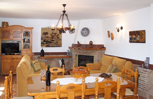 Almunecar Villa | Wonderful private villa with WIFI, private pool, A/C, TV, terrace, pets allowed and parking