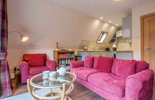South Laggan House | Wonderful private villa for 4 guests with TV, balcony and panoramic view