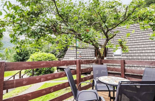 South Laggan House | Wonderful private villa for 4 guests with TV, balcony and panoramic view