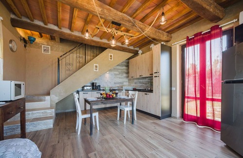 Castelvecchio House | Wonderful private villa with WIFI, hot tub, private pool, A/C, TV, terrace, pets allowed and par.