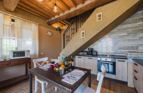 Castelvecchio House | Wonderful private villa with WIFI, hot tub, private pool, A/C, TV, terrace, pets allowed and par.