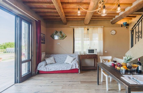 Castelvecchio House | Wonderful private villa with WIFI, hot tub, private pool, A/C, TV, terrace, pets allowed and par.