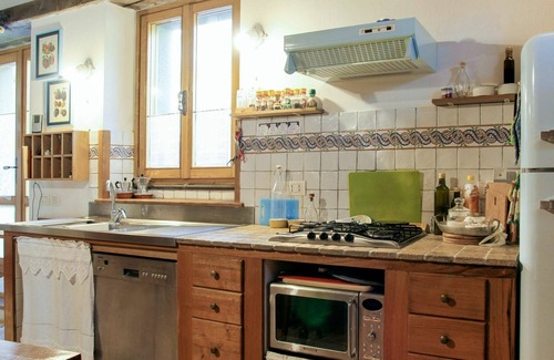 Corrubbio di Negarine House | Wonderful private villa for 6 guests with TV, patio and pets allowed