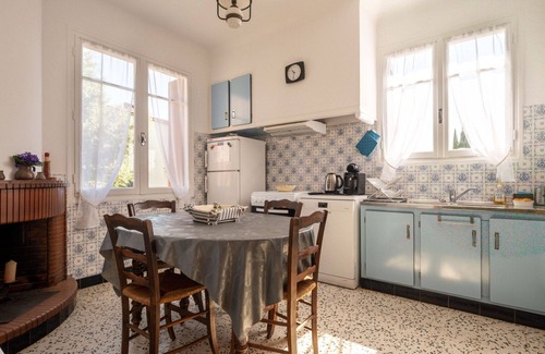 Montauriol House | Wonderful private villa for 7 guests with TV, terrace and parking