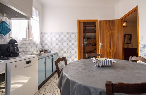 Montauriol House | Wonderful private villa for 7 guests with TV, terrace and parking