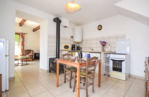 Montreal House | Wonderful private villa for 2 guests with TV, patio, pets allowed, panoramic view and parking