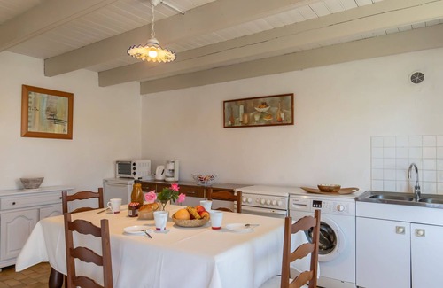 Plogoff House | Wonderful private villa for 5 guests with TV, terrace, pets allowed, panoramic view and parking