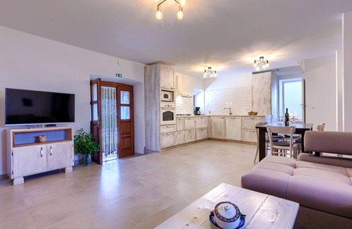 Jadreski House | Wonderful private villa with WIFI, A/C, private pool, TV, terrace, pets allowed and parking