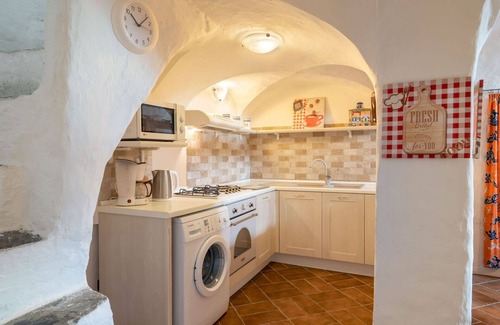 Cipressa House | Wonderful private villa for 4 people with WIFI, A/C, TV, terrace and parking