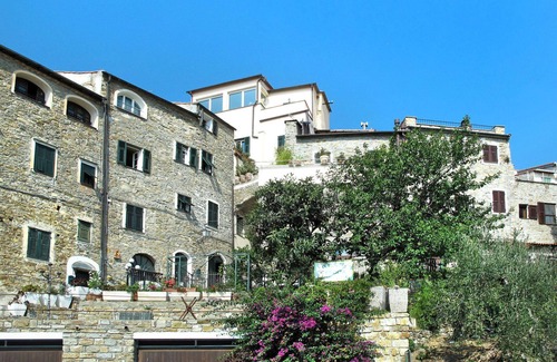 Cipressa House | Wonderful private villa for 4 people with WIFI, A/C, TV, terrace and parking