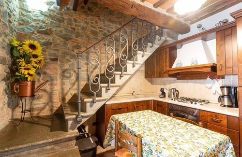 Montorgiali House | Wonderful private villa for 5 people with hot tub, A/C, WIFI, TV, patio, pets allowed and parking