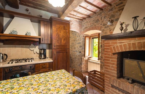 Montorgiali House | Wonderful private villa for 5 people with hot tub, A/C, WIFI, TV, patio, pets allowed and parking