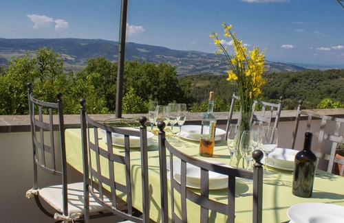Seggiano Villa | Wonderful private villa for 26 guests with WIFI, private pool, patio, pets allowed and parking