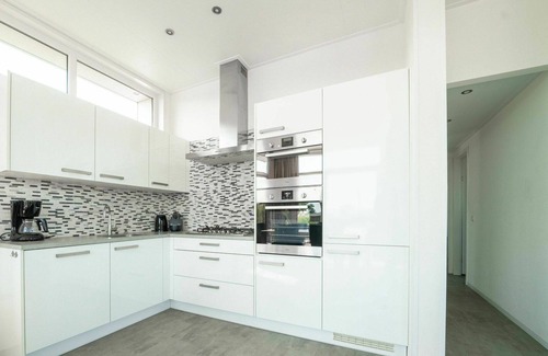 Nunspeet House | Wonderful private villa for 6 guests with WIFI, pool, TV and terrace