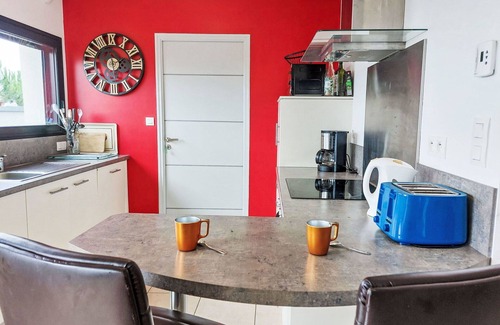 Saint-Nic House | Wonderful private villa for 6 guests with WIFI, TV, terrace and pets allowed