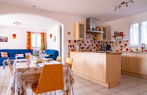 Regusse House | Wonderful private villa for 4 guests with private pool, TV, terrace and parking